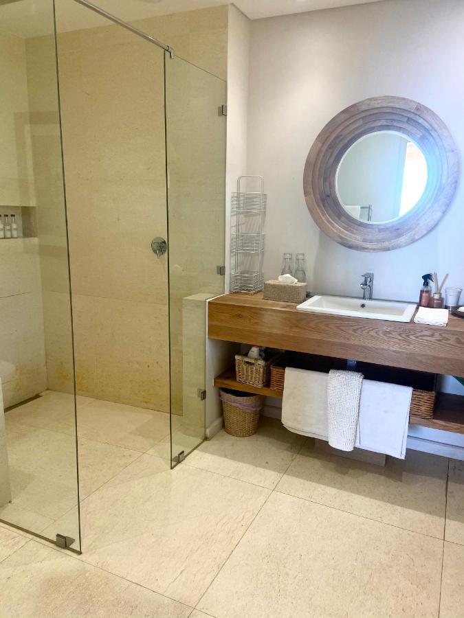 Villa Del Mar - "Luxurious En-Suite Bedroom With Lounge And Stunning Sea View Balcony In Bantry Bay" Cape Town Dış mekan fotoğraf