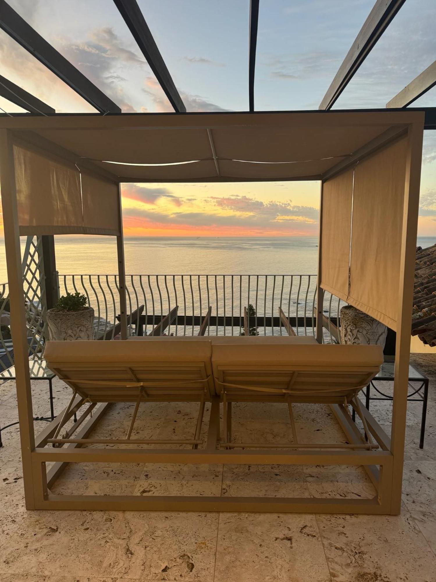 Villa Del Mar - "Luxurious En-Suite Bedroom With Lounge And Stunning Sea View Balcony In Bantry Bay" Cape Town Dış mekan fotoğraf